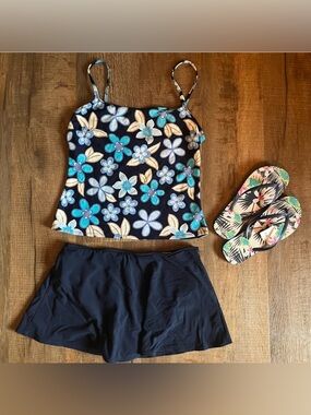 Gabar Tankini 2 piece set & NWT flip flops size 7/8. Tankini & bottoms size 12